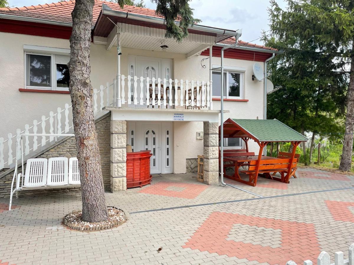 Hunyadi Nyaraló Balatonkeresztúr Exterior foto