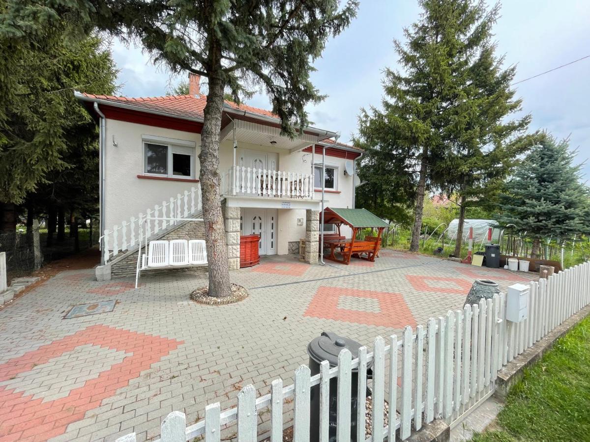 Hunyadi Nyaraló Balatonkeresztúr Exterior foto