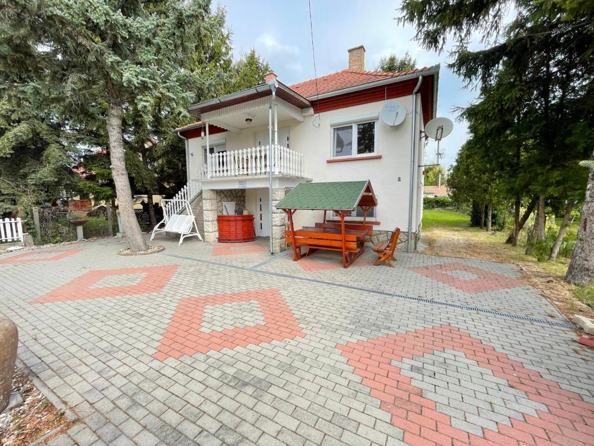 Hunyadi Nyaraló Balatonkeresztúr Exterior foto